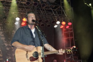 County music star Blake Shelton entertains Fort Meade